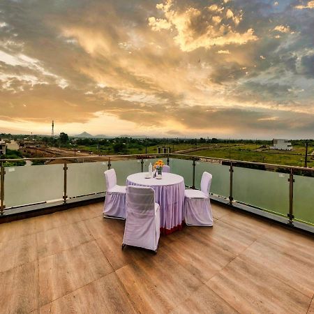 Hotel Chandradeep Regency Dhule Экстерьер фото