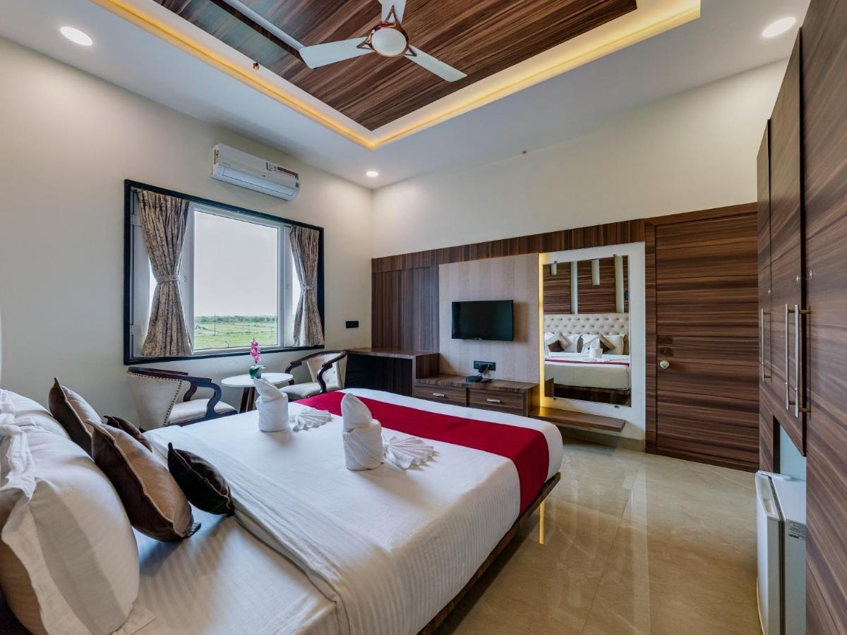 Hotel Chandradeep Regency Dhule Экстерьер фото