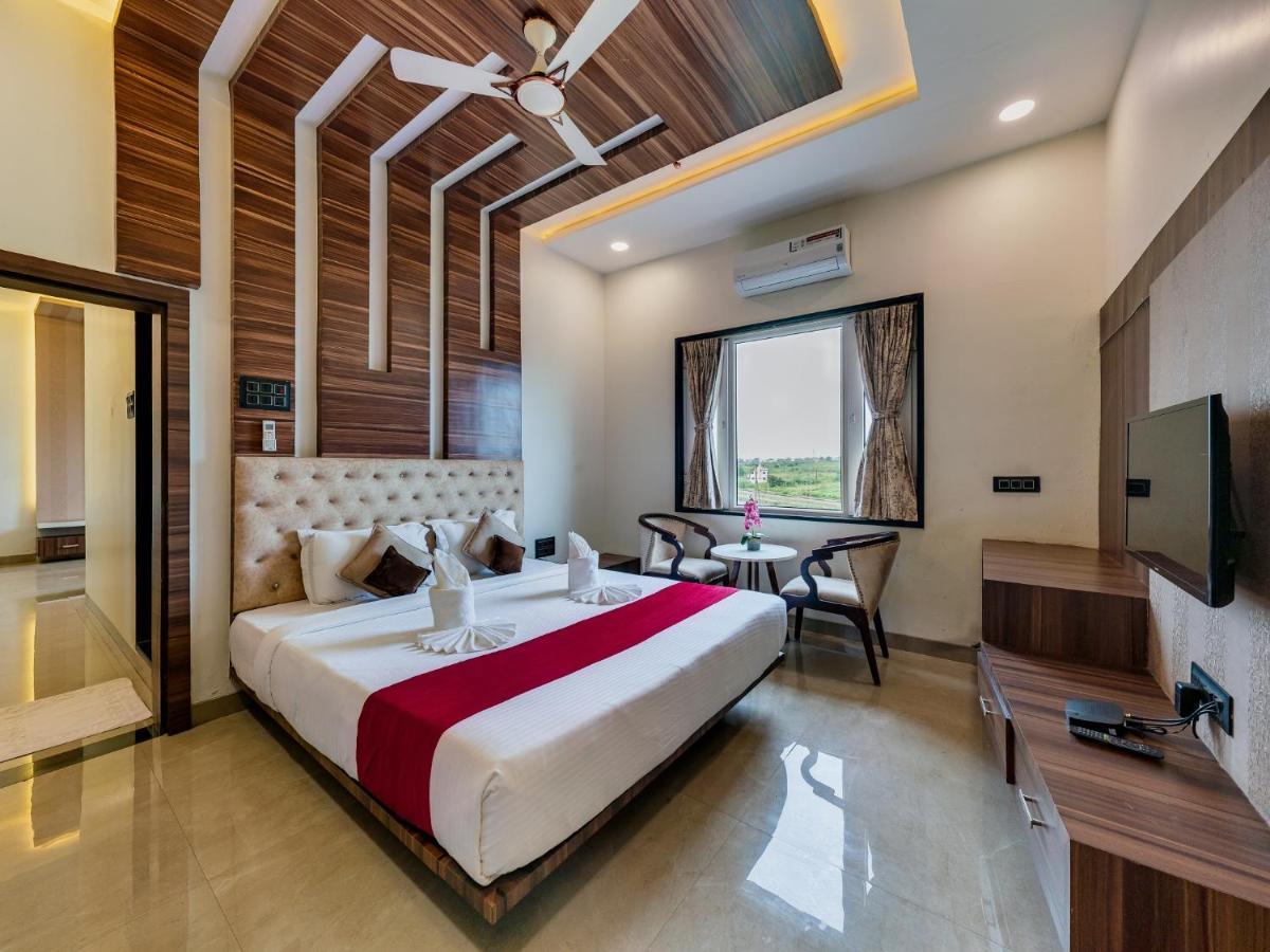 Hotel Chandradeep Regency Dhule Экстерьер фото