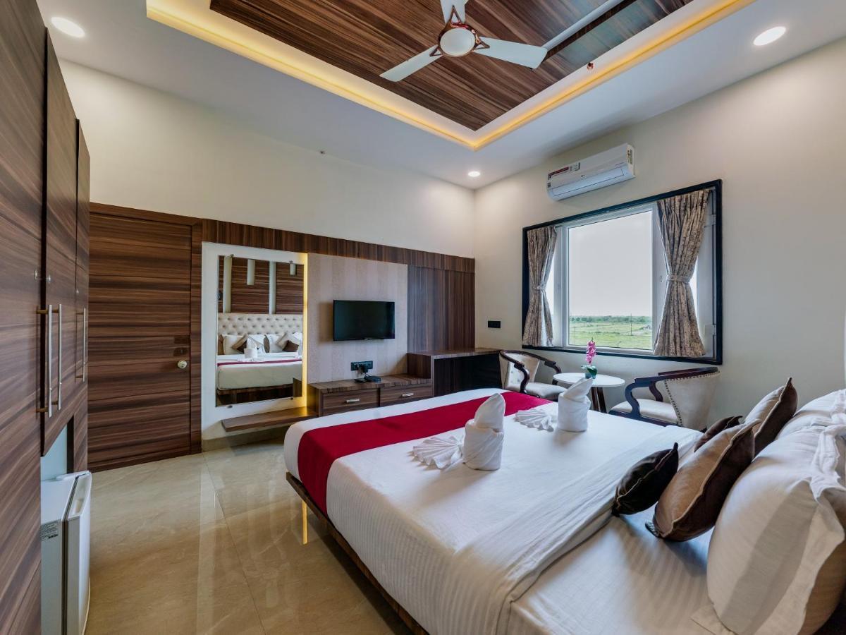 Hotel Chandradeep Regency Dhule Экстерьер фото