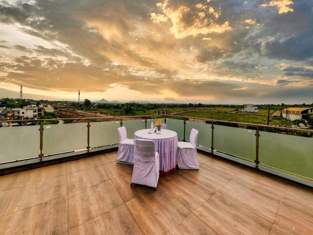 Hotel Chandradeep Regency Dhule Экстерьер фото
