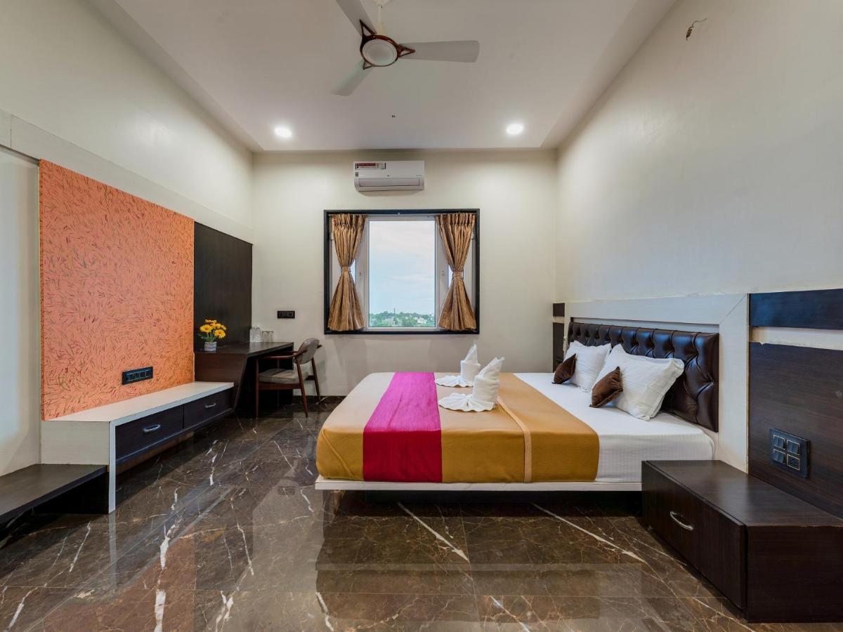 Hotel Chandradeep Regency Dhule Экстерьер фото