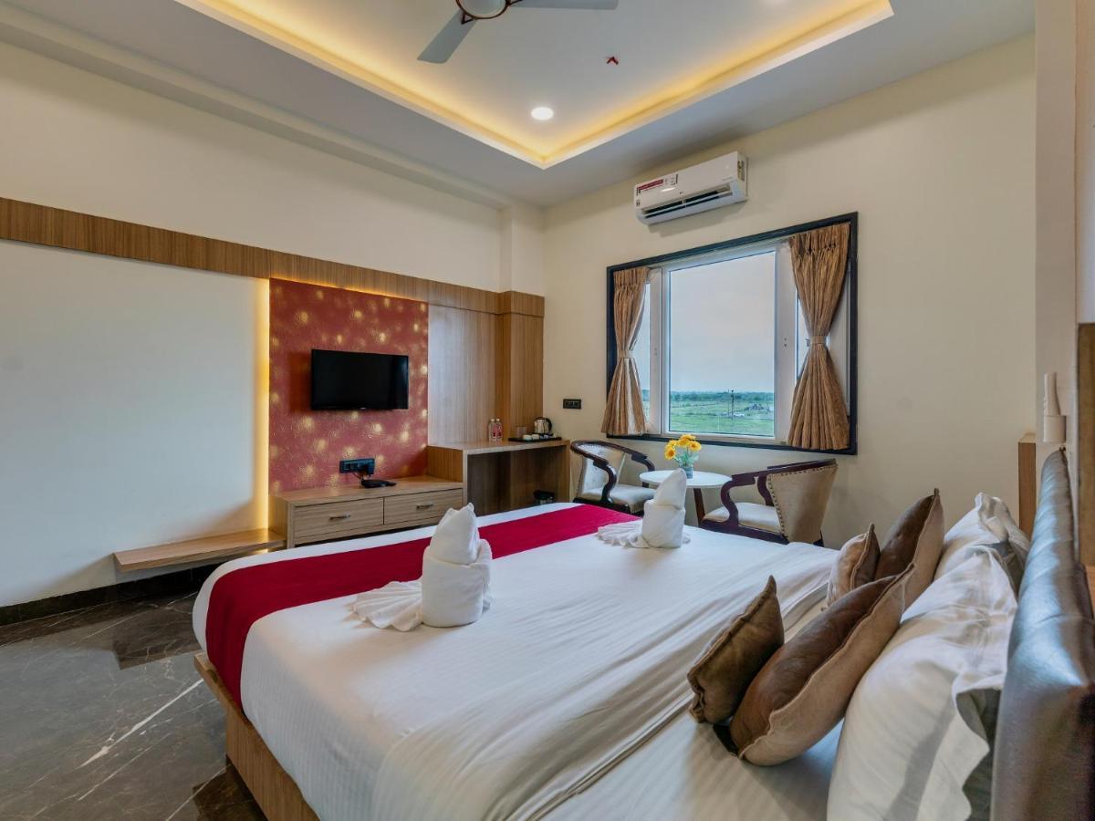 Hotel Chandradeep Regency Dhule Экстерьер фото