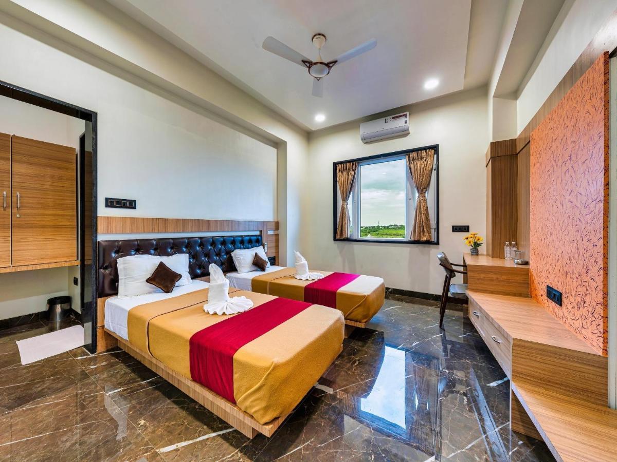 Hotel Chandradeep Regency Dhule Экстерьер фото