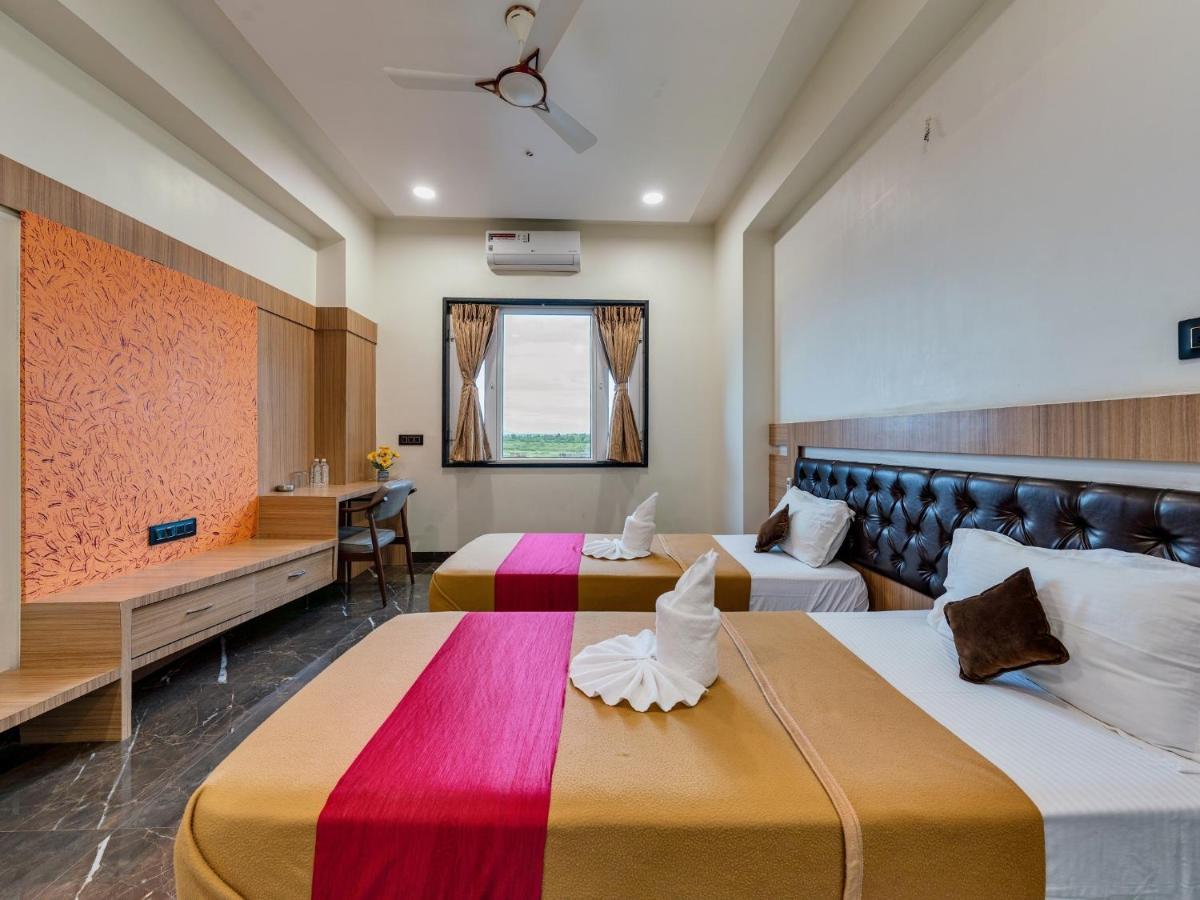 Hotel Chandradeep Regency Dhule Экстерьер фото