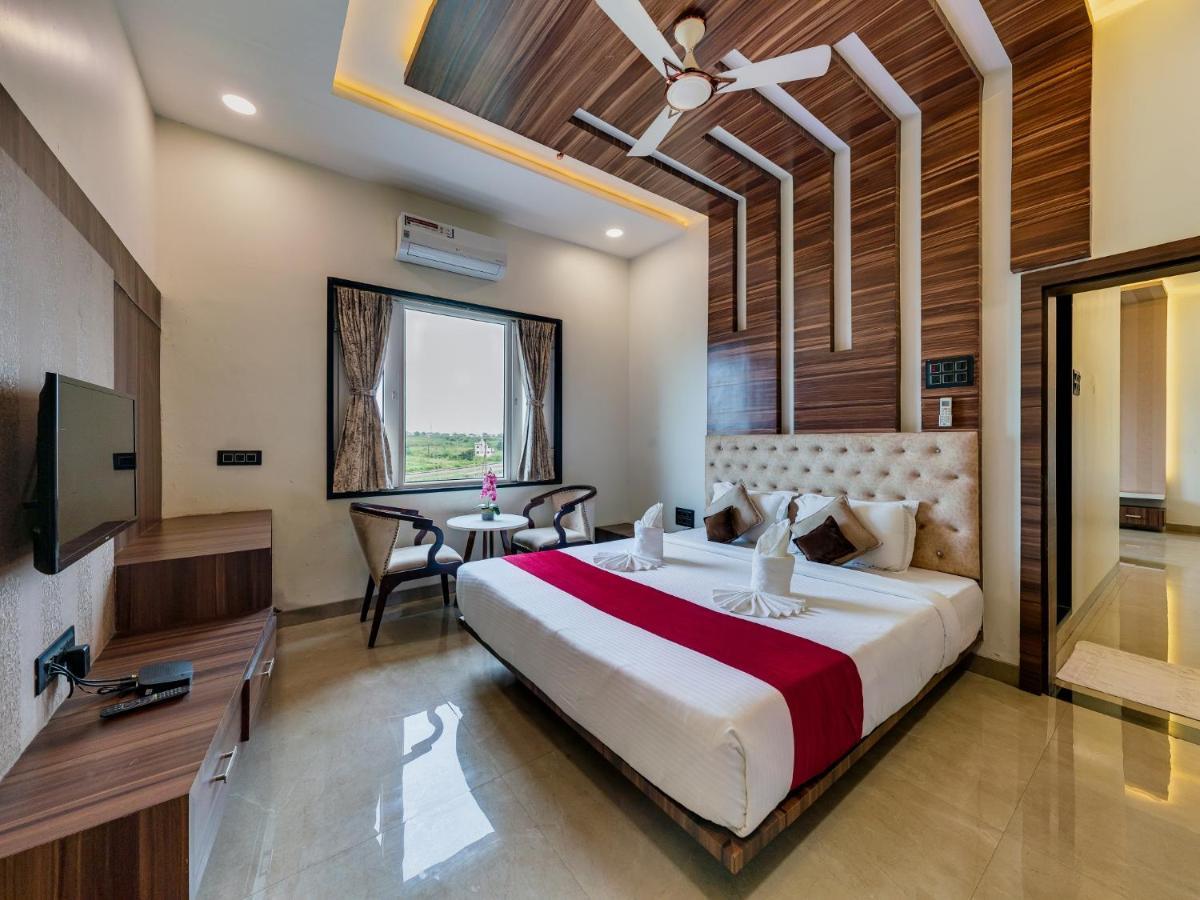 Hotel Chandradeep Regency Dhule Экстерьер фото