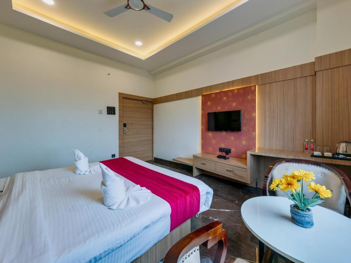 Hotel Chandradeep Regency Dhule Экстерьер фото