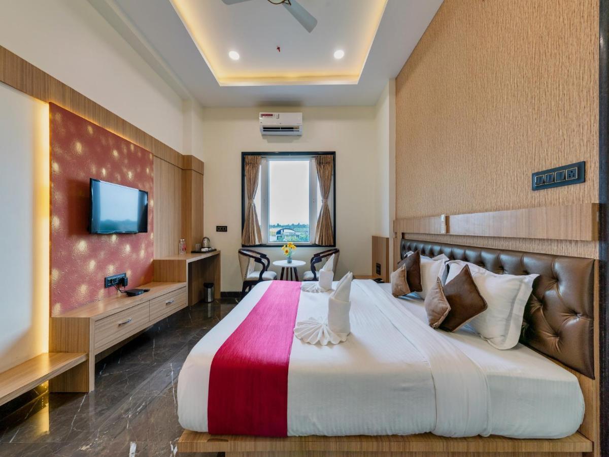 Hotel Chandradeep Regency Dhule Экстерьер фото